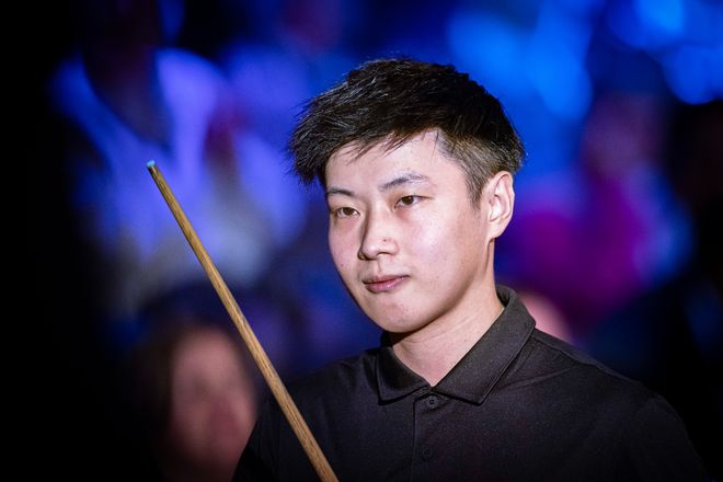 而雄鹿则依 而雄鹿则依